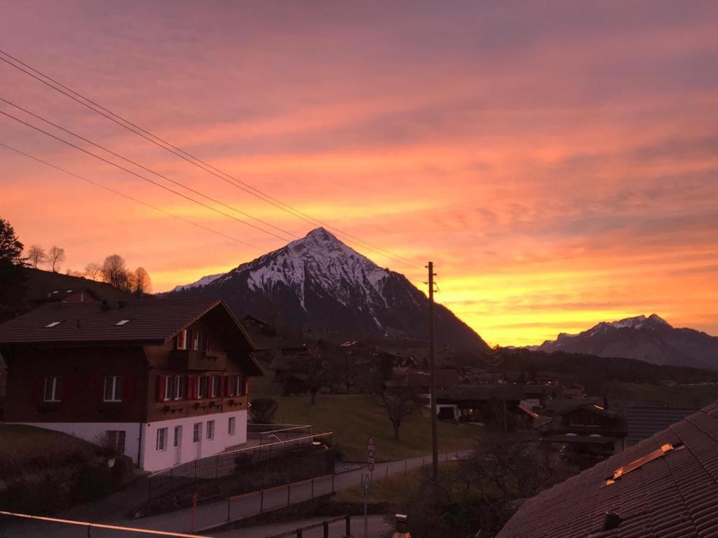 Moderne Unterkunft Mit Panoramablick Auf Thunersee Krattigen Exteriér fotografie